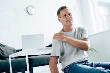 How to Know When It’s Time to Consult a Physician on your Shoulder Injury